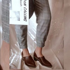 Brown slightly heeled pointed toe shoes